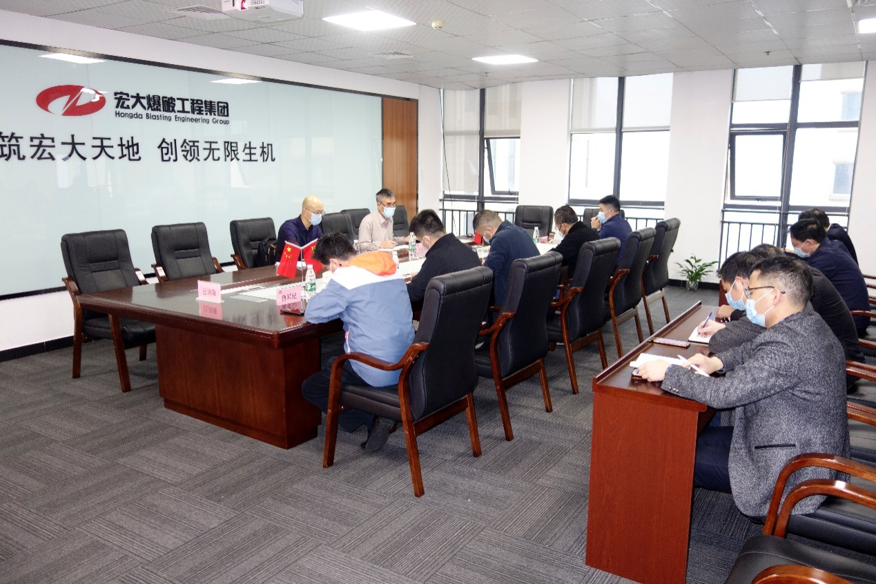 宏大爆破首席安全官葉圖強赴工程集團召開《子公司年度安全生產(chǎn)目標(biāo)及負責(zé)人安全生產(chǎn)責(zé)任制考核制度》宣貫會議